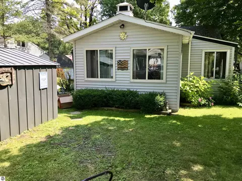 8981 Alley St, Lake, MI 48632