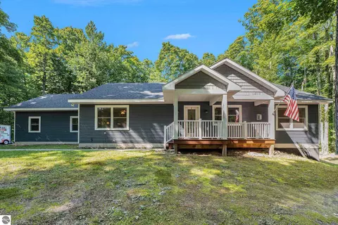 5863 Timber Flats Dr, Kingsley, MI 49649