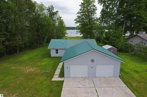 4166 N Shore Dr, Kalkaska, MI 49646