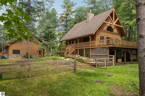 11300 Lake Shore Dr, Fife Lake, MI 49633