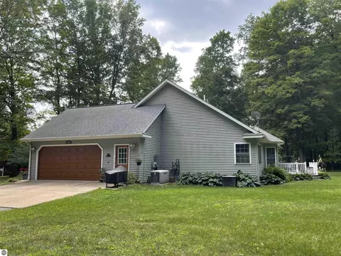 3250 Juniper Dr, Farwell, MI 48622 photo 13