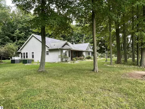 3250 Juniper Dr, Farwell, MI 48622 photo 11