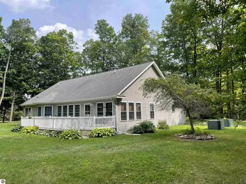 3250 Juniper Dr, Farwell, MI 48622 photo 8