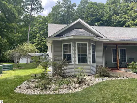3250 Juniper Dr, Farwell, MI 48622 photo 4