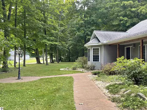 3250 Juniper Dr, Farwell, MI 48622 photo 6