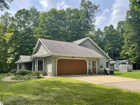 3250 Juniper Dr, Farwell, MI 48622 photo 14