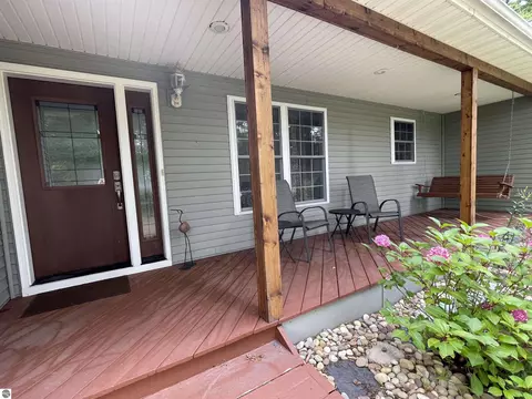 3250 Juniper Dr, Farwell, MI 48622 photo 5