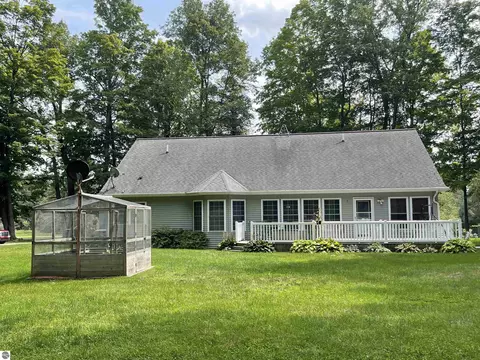3250 Juniper Dr, Farwell, MI 48622 photo 9