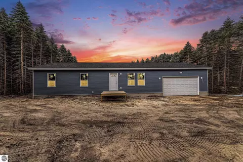 120 Ringneck Ln, Buckley, MI 49620