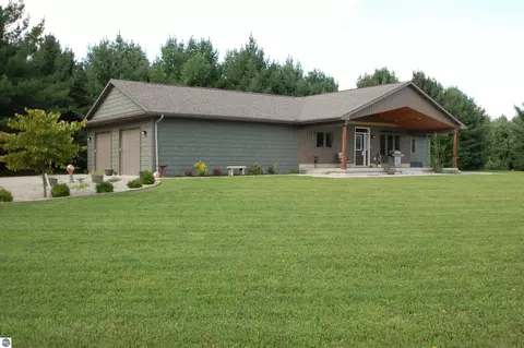 2175 Pilatus Ct, West Branch, MI 48661