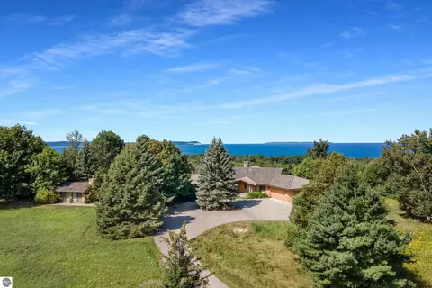 338 N Manitou Trl, Lake Leelanau, MI 49653