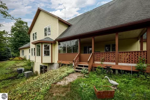 1665 W Burdickville Rd, Maple City, MI 49664