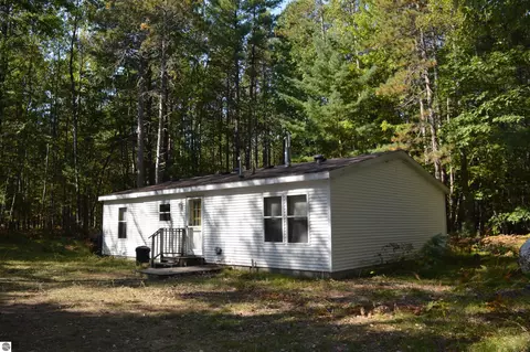 6188 SW Jesses Trl, South Boardman, MI 49680