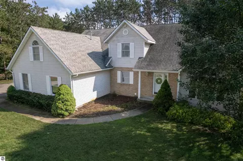 145 W Broomfield Rd, Mount Pleasant, MI 48858