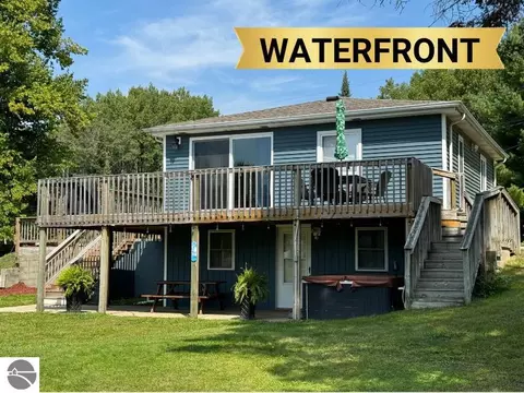 771 N Scott Dr, Farwell, MI 48622