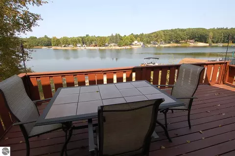 9285 E 50 Rd, Cadillac, MI 49601