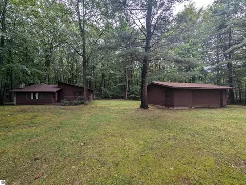 Exterior - 5105 E Michigan Ave, Au Gres, MI 48703 photo 3 of 16