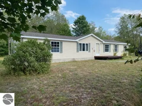 7811 Freedom Valley Rd, Kingsley, MI 49649