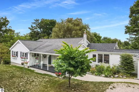 7281 River St, Benzonia, MI 49616