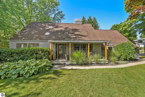 539 Quail Ridge Dr, Traverse City, MI 49686