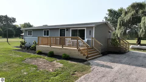 10148 E Coe Rd, Shepherd, MI 48883