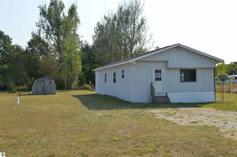 5413 NW South St, Rapid City, MI 49676
