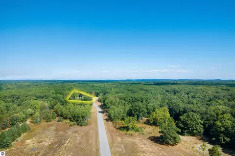 1546 Mary Lou Mnr, Interlochen, MI 49643