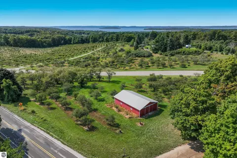 15111 Smokey Hollow Rd, Traverse City, MI 49686