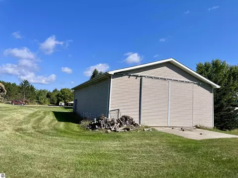 2330 E Surrey Rd, Farwell, MI 48622 photo 9