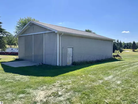 2330 E Surrey Rd, Farwell, MI 48622 photo 14