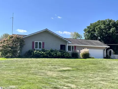 2330 E Surrey Rd, Farwell, MI 48622 photo 4