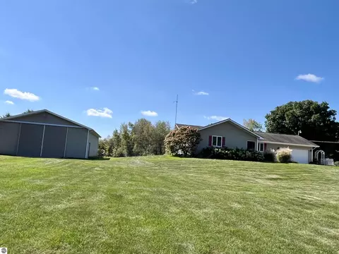 2330 E Surrey Rd, Farwell, MI 48622 photo 3