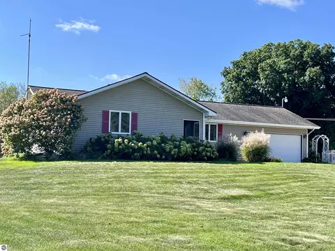 2330 E Surrey Rd, Farwell, MI 48622 photo 2