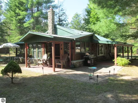 2345 S Burke Cir, Baldwin, MI 49304