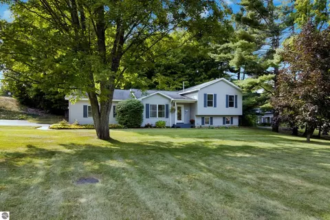 427 Pleasant Vly, Kingsley, MI 49649
