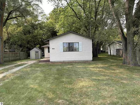903 Harris St, Mount Pleasant, MI 48858