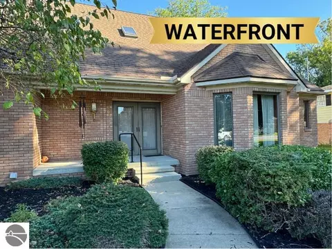 501 Wilcox Pkwy, Clare, MI 48617