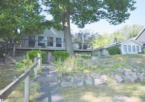 1341 N Crooked Lake Dr, Lake, MI 48632