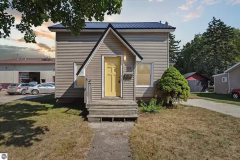 318 Park Ave, Alma, MI 48801