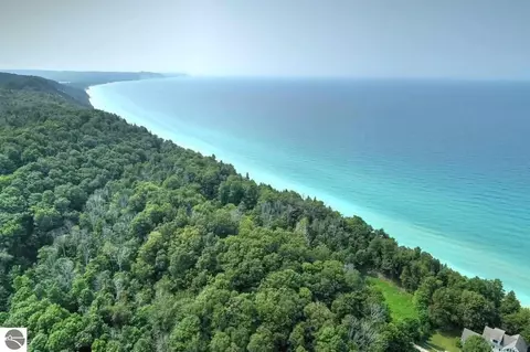 000 Stratton Ln, Frankfort, MI 49635