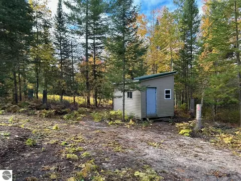 3522 Indian Hill Rd, Honor, MI 49640