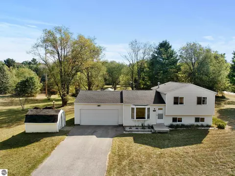3780 Whispering Oaks, Traverse City, MI 49696