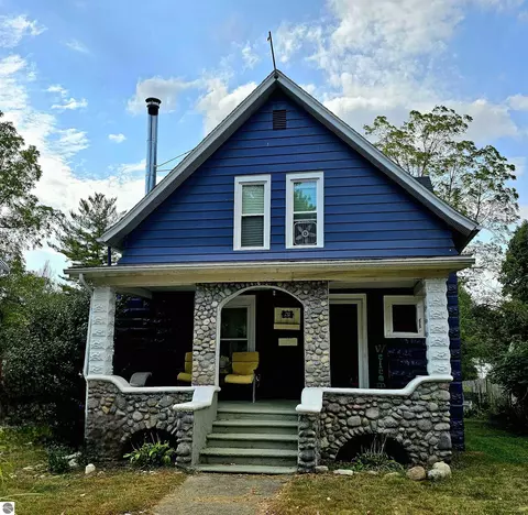 715 Pine Ave, Alma, MI 48801