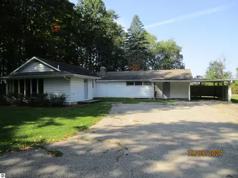 510 E Remus Rd, Mount Pleasant, MI 48858
