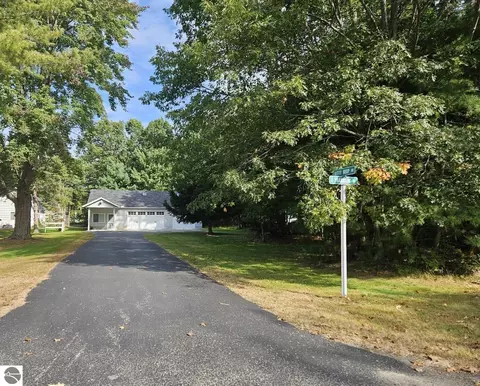 615 E Franklin St, East Tawas, MI 48730