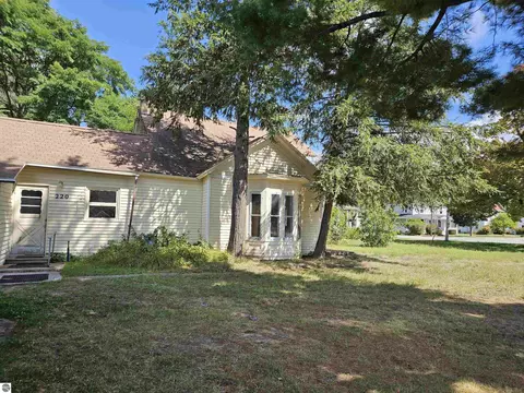 220 S Coral St, Kalkaska, MI 49646