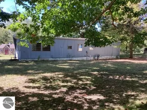 3003 Sequoia Dr, Lake Isabella, MI 48893
