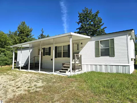 3677 Susan St, Wellston, MI 49689
