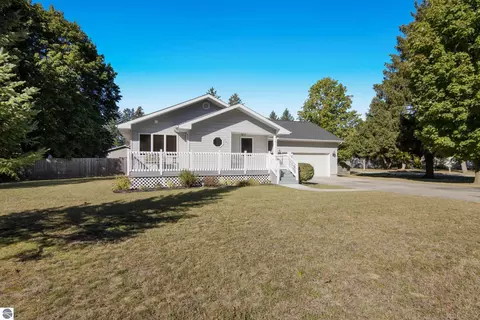 109 N Cherry St, Kalkaska, MI 49646