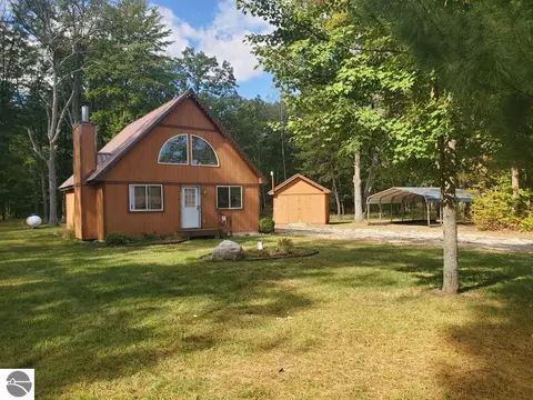 7864 S 1 Rd, Harrietta, MI 49638